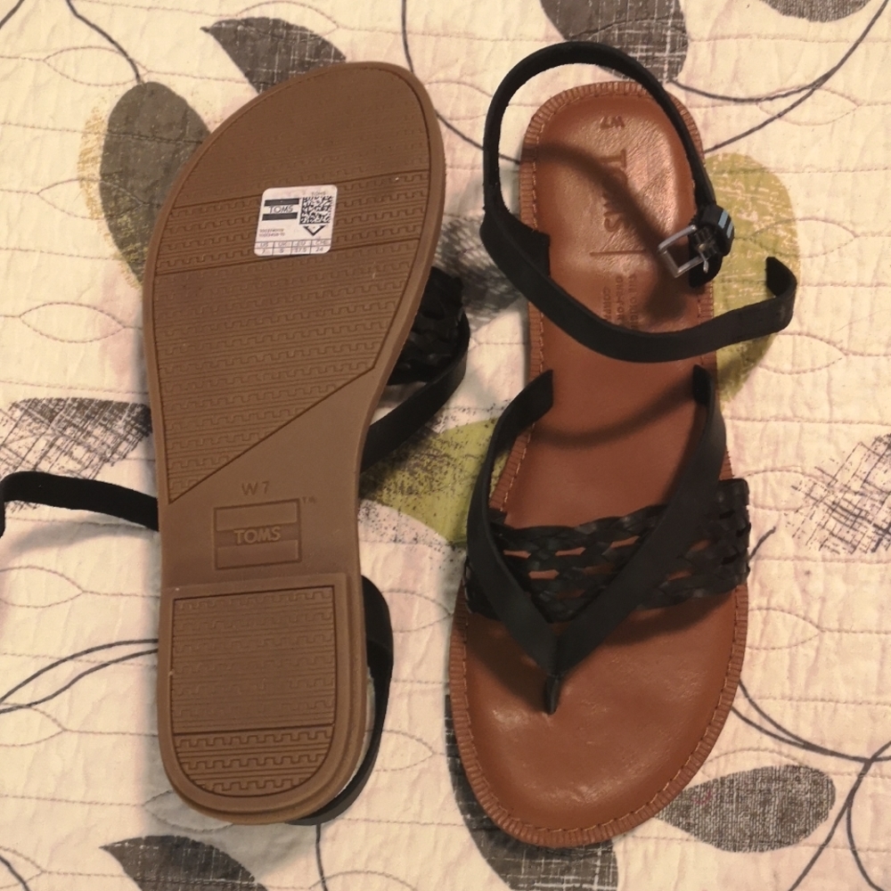 Tom's Sandals - Picture 2 of 4
